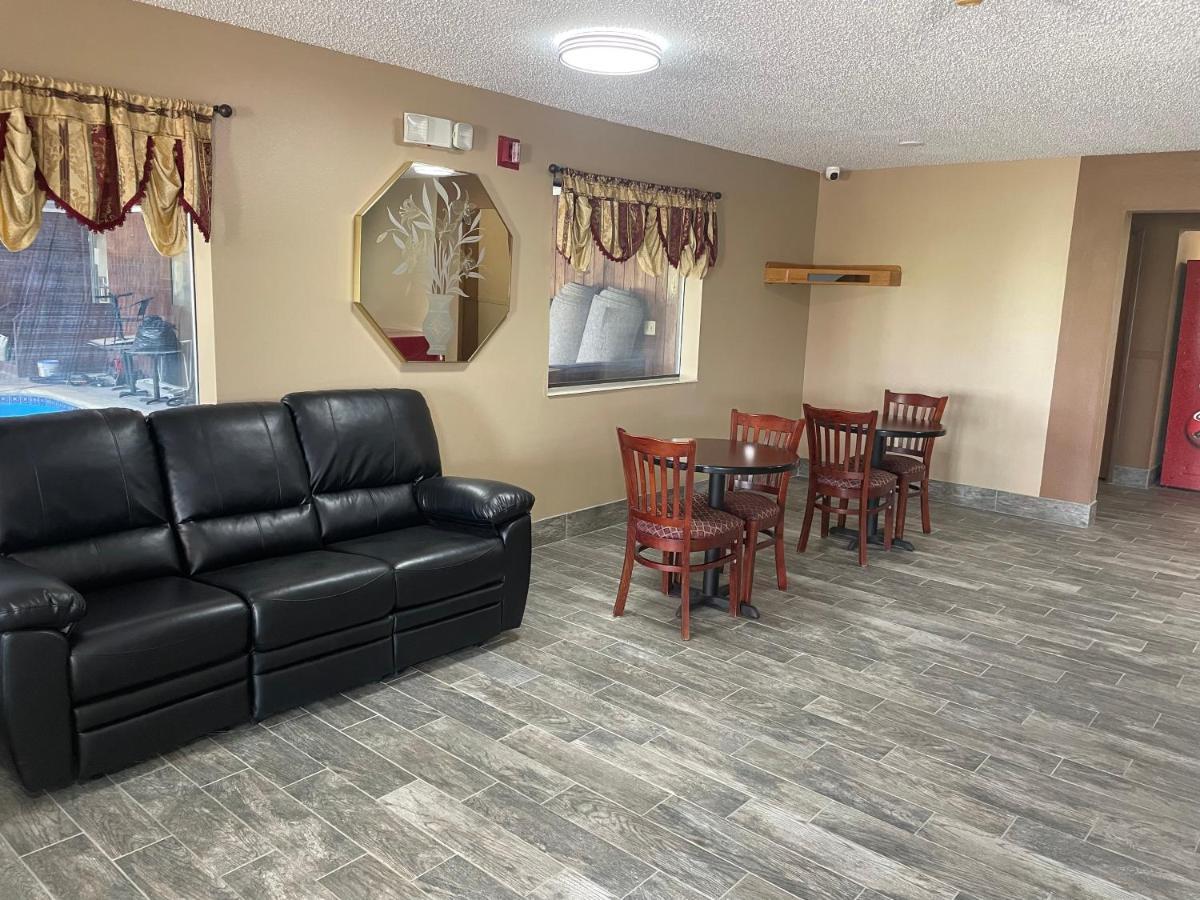 Designer Inn&Suites Toledo Exterior foto